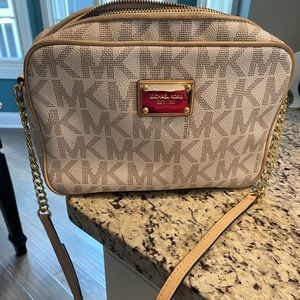 Michael Kors Jet Set Crossbody
